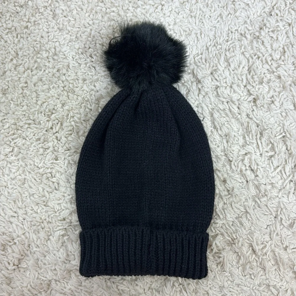Modern Heritage Knit Beanie‎ One Size Black Red Kids Christmas